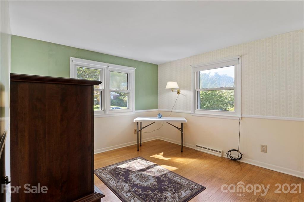 24 Deanwood Circle Asheville NC 28803