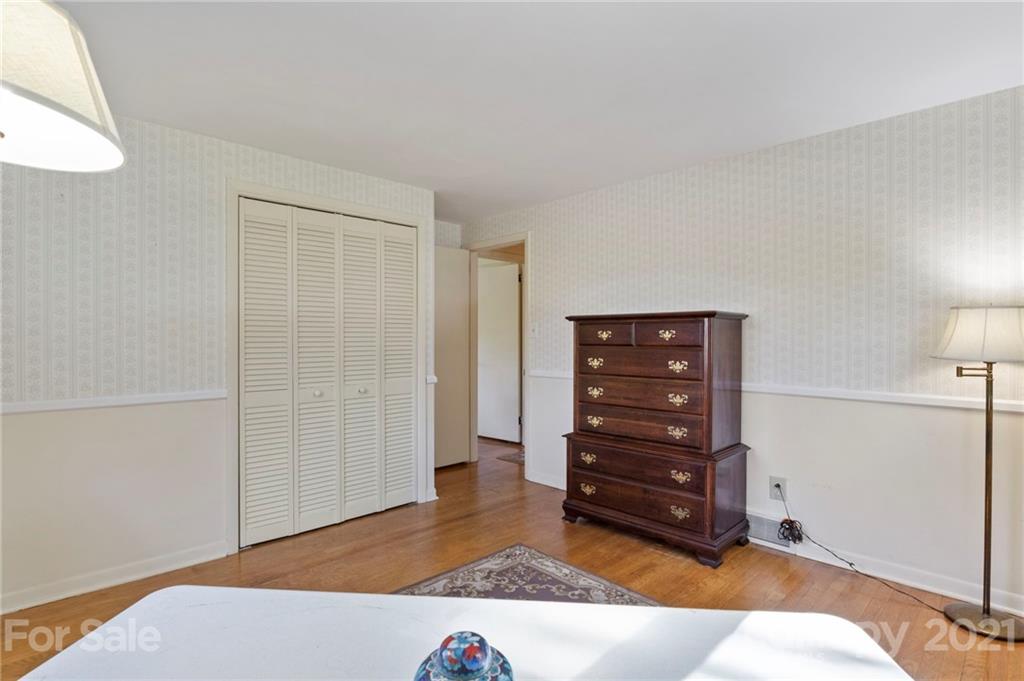 24 Deanwood Circle Asheville NC 28803