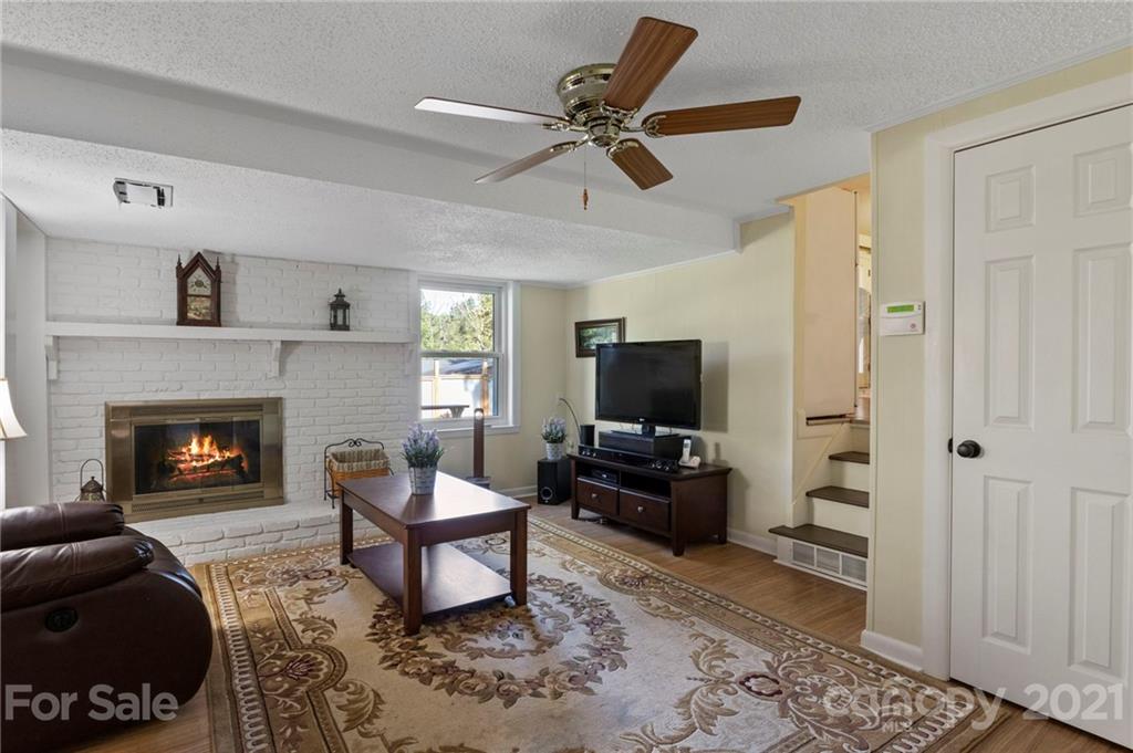 24 Deanwood Circle Asheville NC 28803