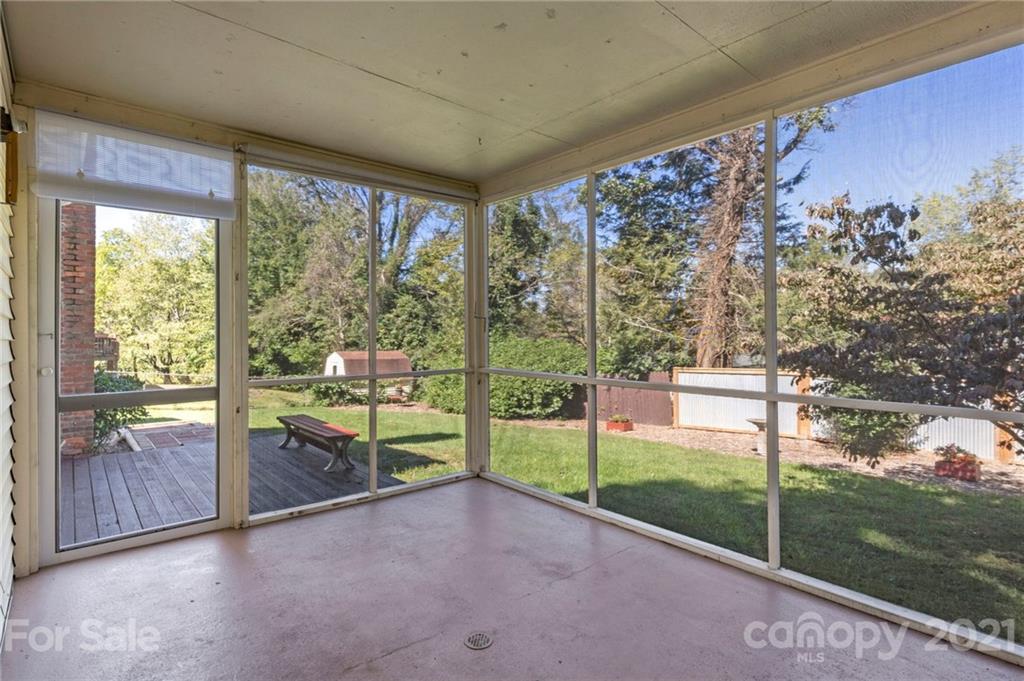 24 Deanwood Circle Asheville NC 28803