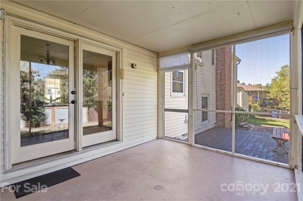 24 Deanwood Circle Asheville NC 28803