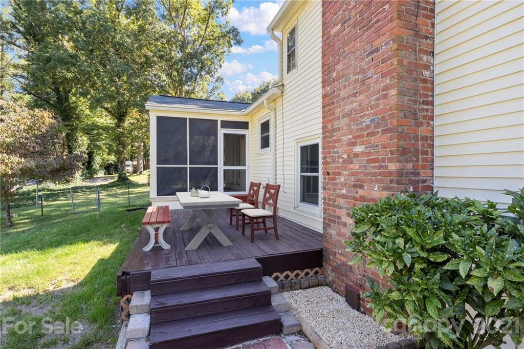 24 Deanwood Circle Asheville NC 28803
