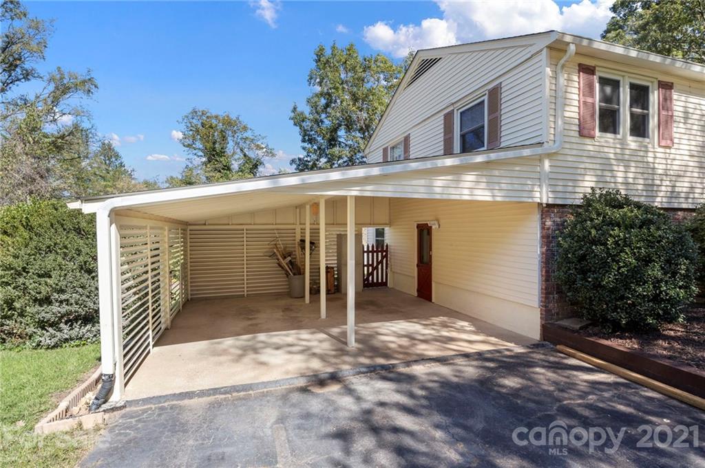24 Deanwood Circle Asheville NC 28803
