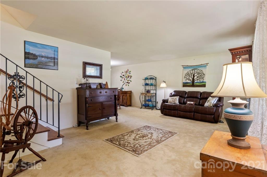 24 Deanwood Circle Asheville NC 28803