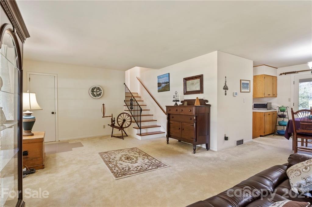 24 Deanwood Circle Asheville NC 28803