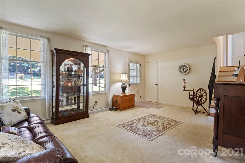 24 Deanwood Circle Asheville NC 28803