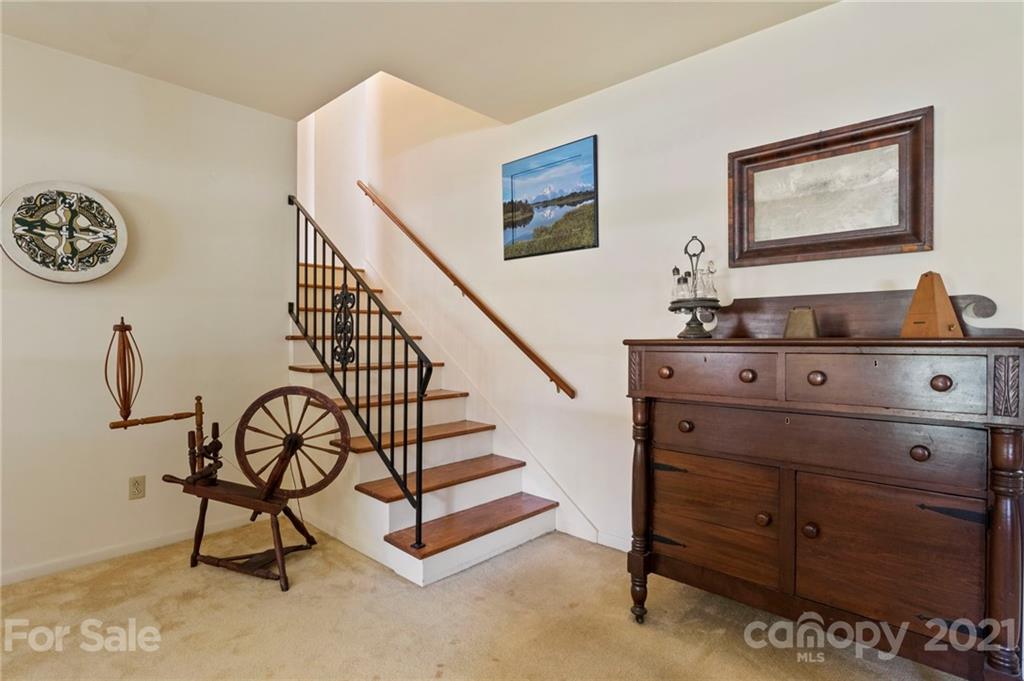 24 Deanwood Circle Asheville NC 28803