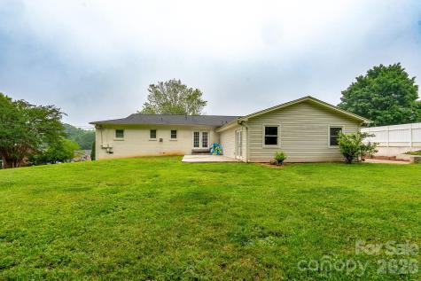 1709 Essen Lane Gastonia NC 28054
