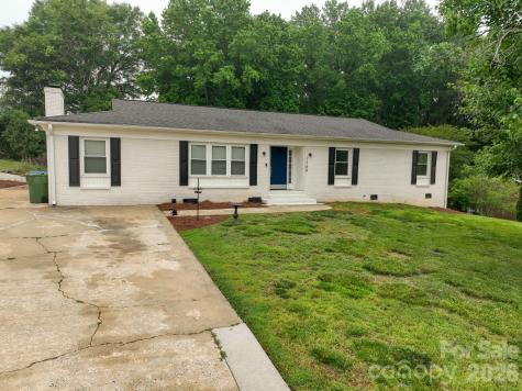 1709 Essen Lane Gastonia NC 28054