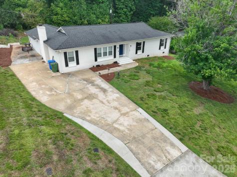 1709 Essen Lane Gastonia NC 28054