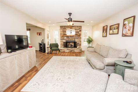 2193 Hawthorne Lane Wilkesboro NC 28697