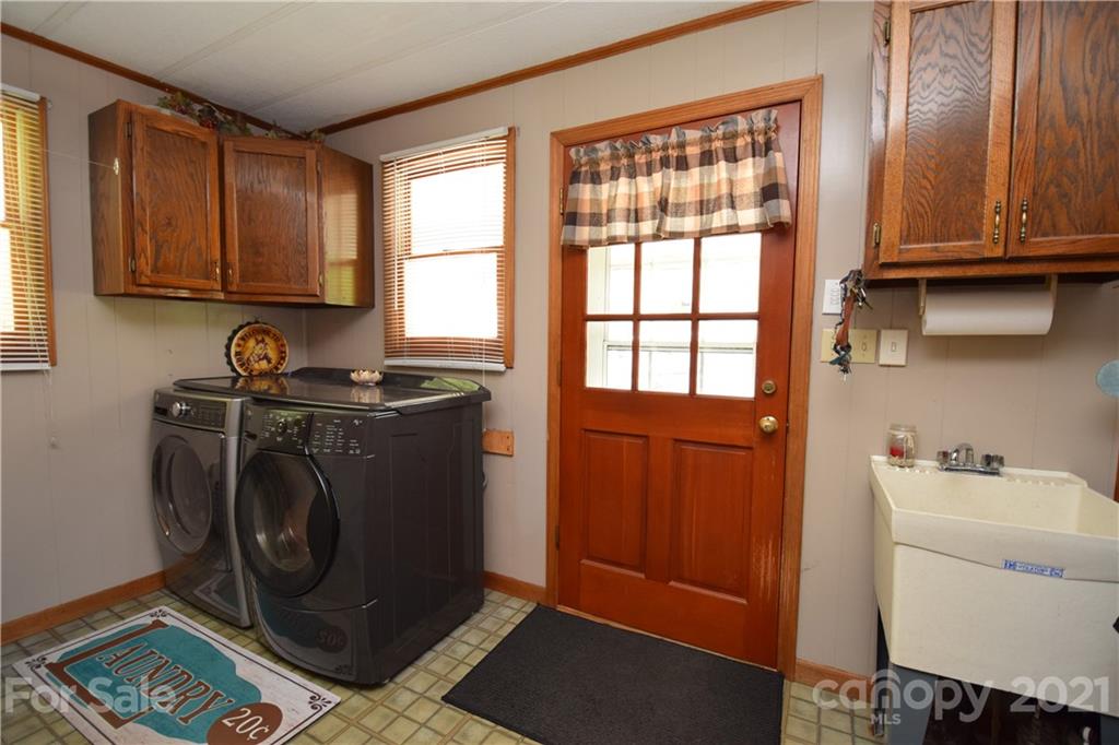 29 Cattail Creek Road Burnsville NC 28714