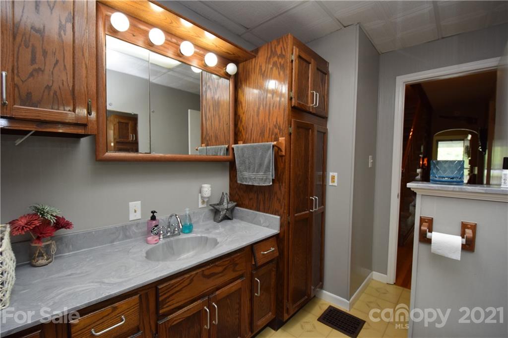 29 Cattail Creek Road Burnsville NC 28714