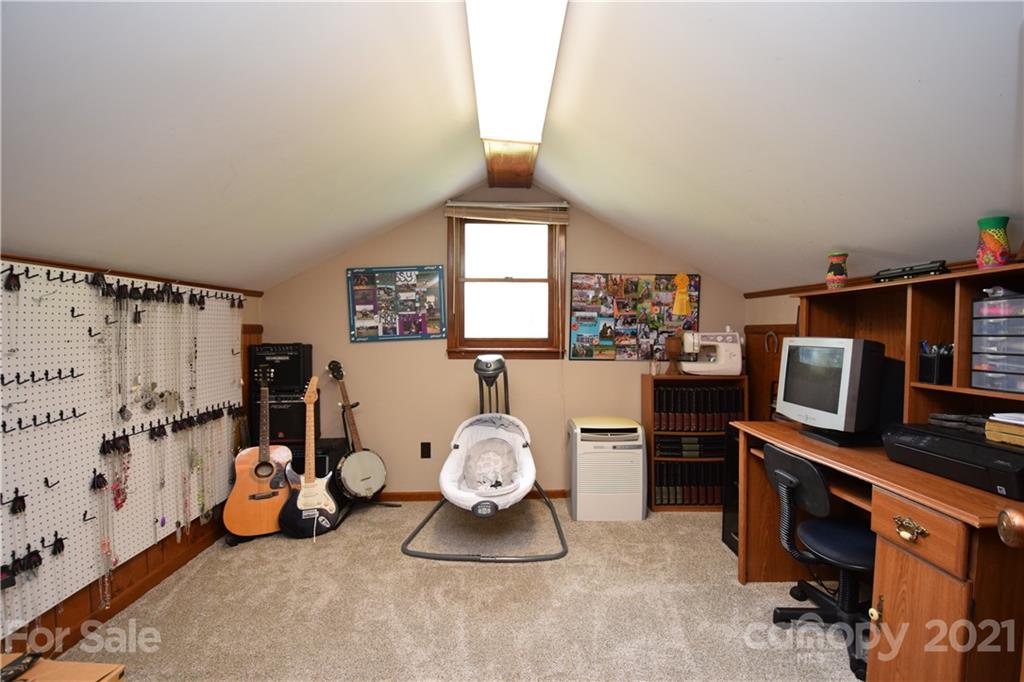 29 Cattail Creek Road Burnsville NC 28714