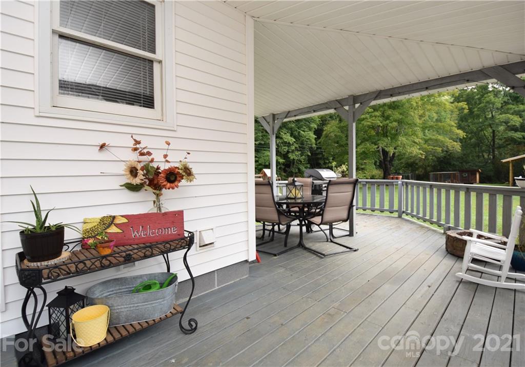 29 Cattail Creek Road Burnsville NC 28714