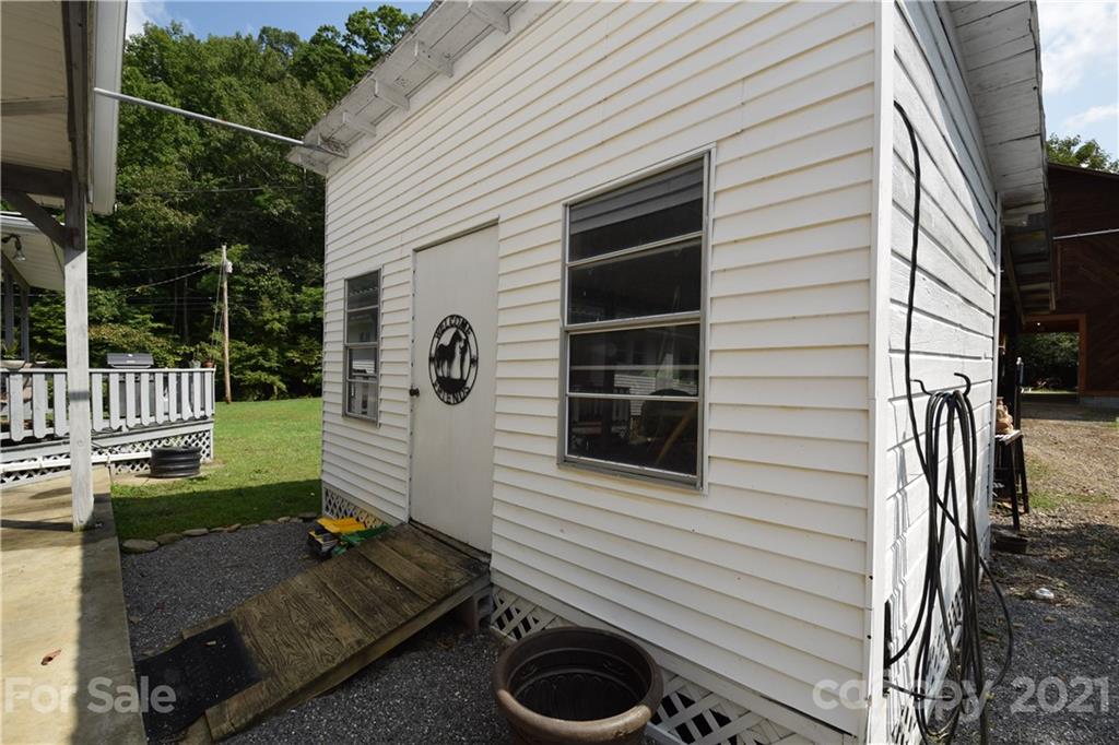 29 Cattail Creek Road Burnsville NC 28714