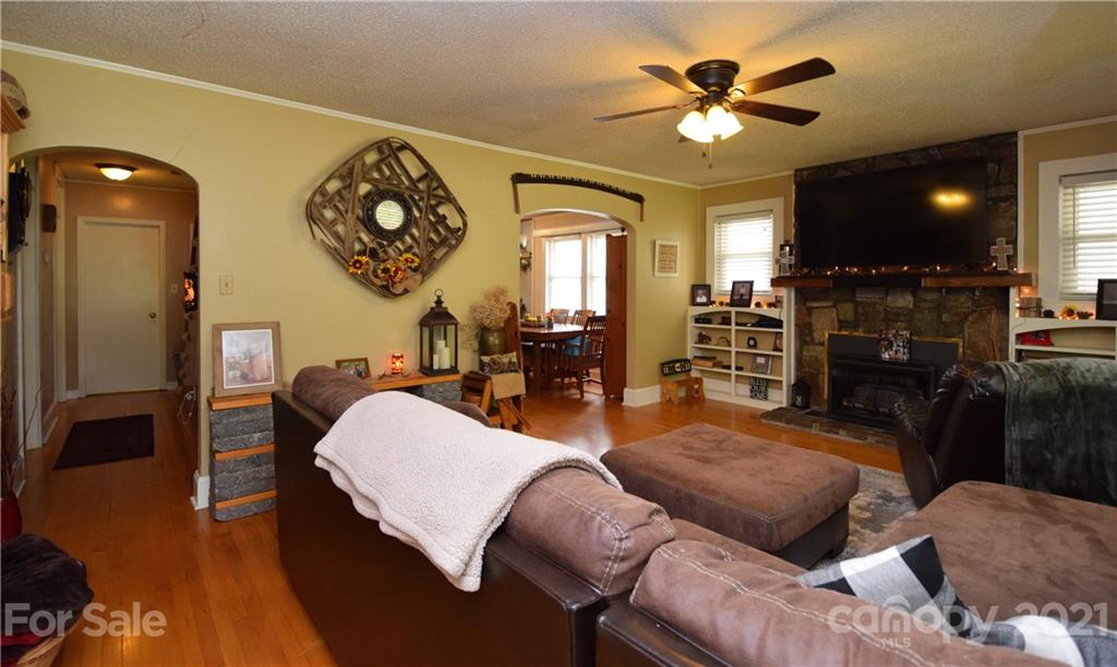 29 Cattail Creek Road Burnsville NC 28714