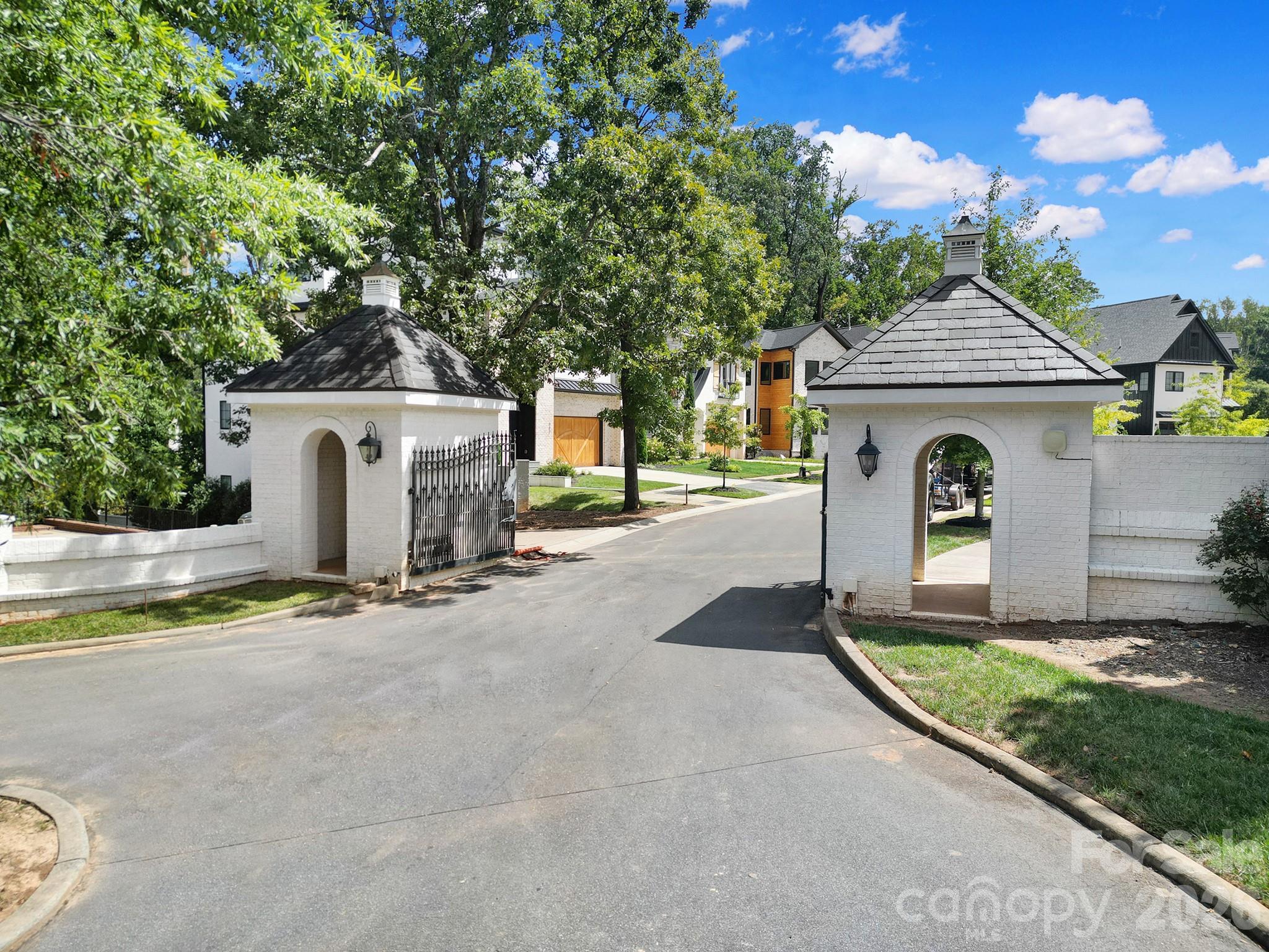 911 Laurel Creek Lane Charlotte NC 28211