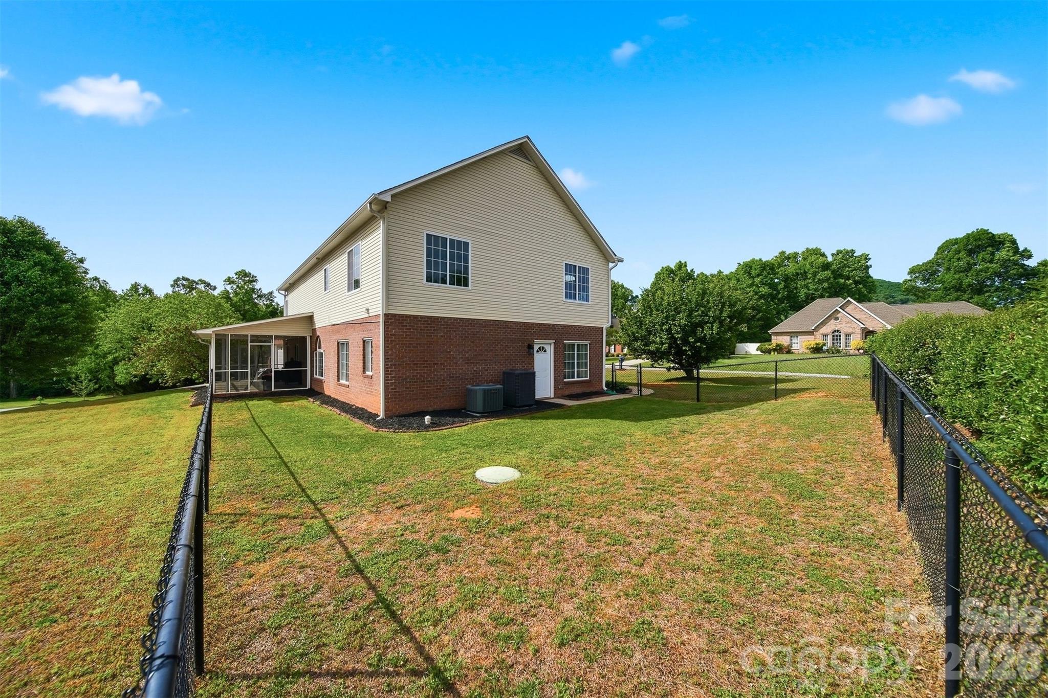 1360 Sweetbriar Lane Hickory NC 28602