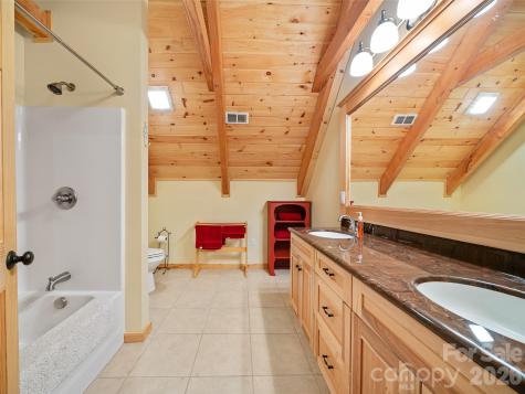 483 Birdie Lane Bakersville NC 28705