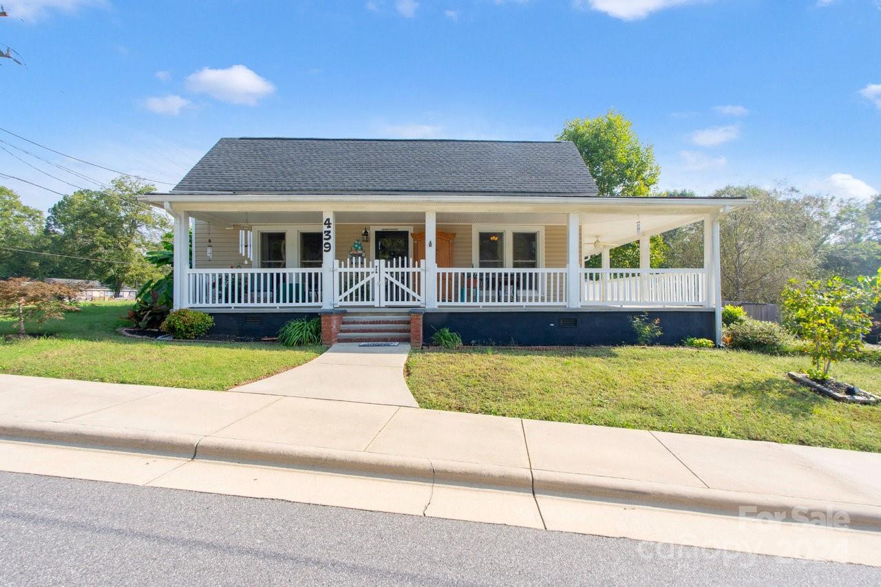 439 N Academy Street Mooresville NC 28115