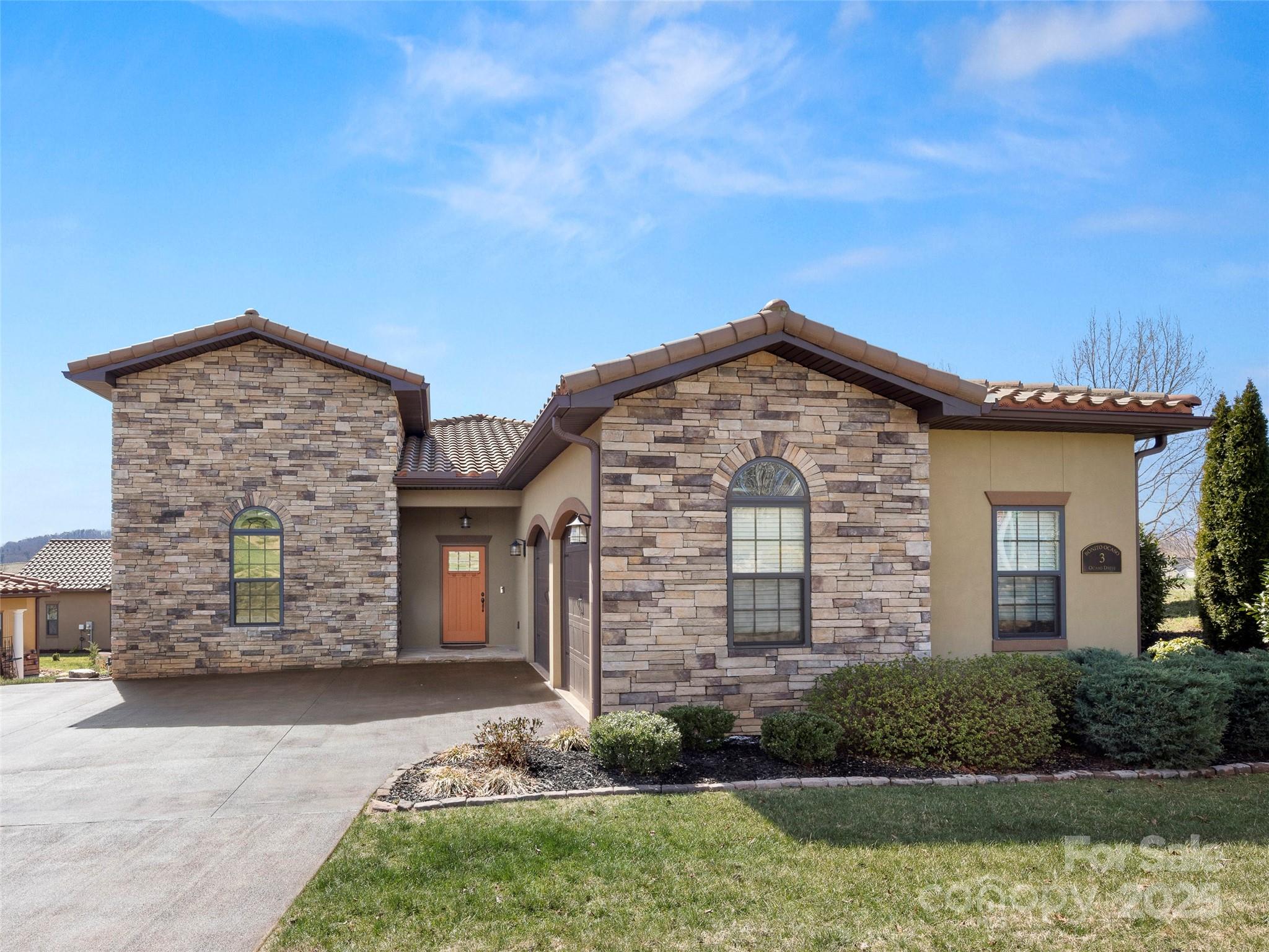 3 Ocaso Drive Asheville NC 28806