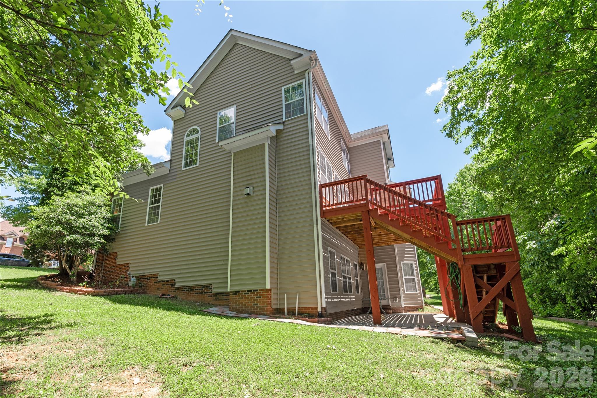 8914 Landsdowne Avenue Harrisburg NC 28075