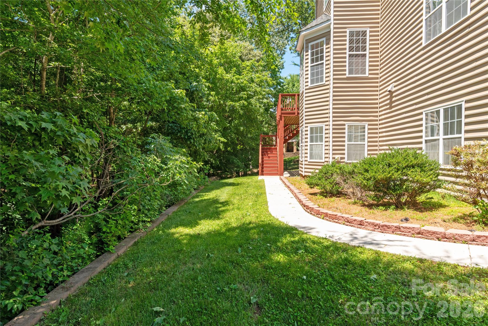 8914 Landsdowne Avenue Harrisburg NC 28075