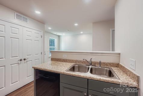 1758 J Julian Lane Charlotte NC 28208