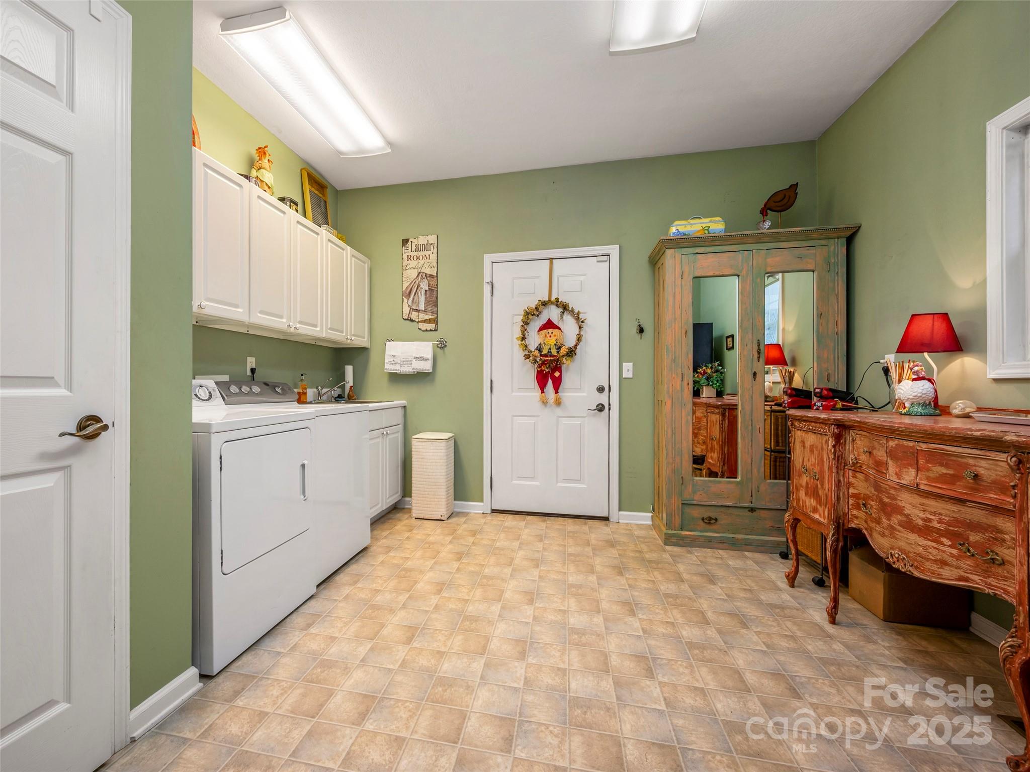 89 Memory Lane Saluda NC 28773