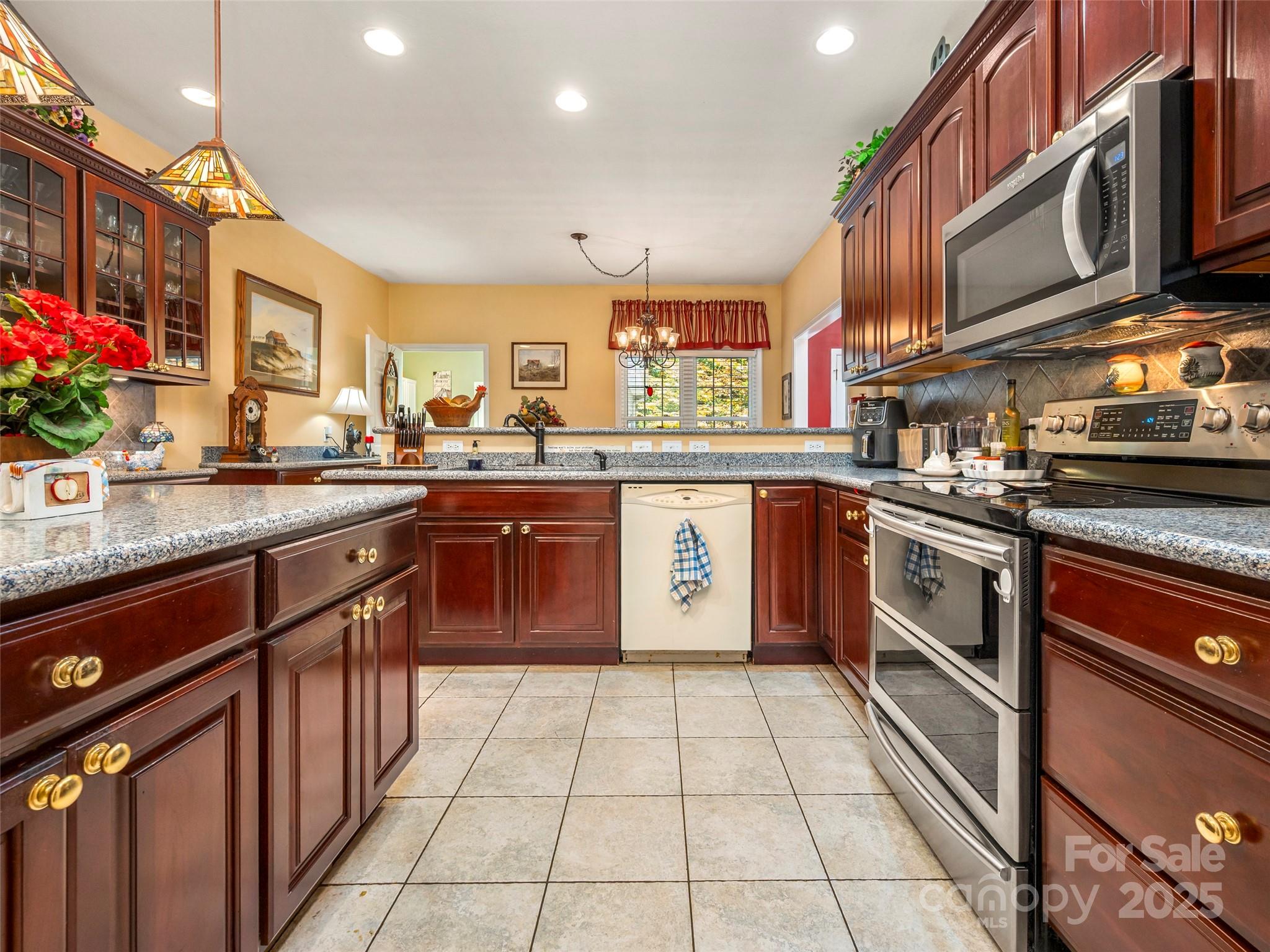 89 Memory Lane Saluda NC 28773