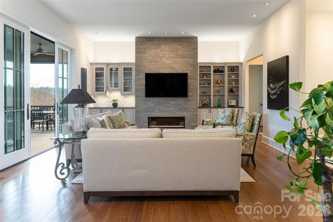 22 Snap Dragon Court Asheville NC 28804