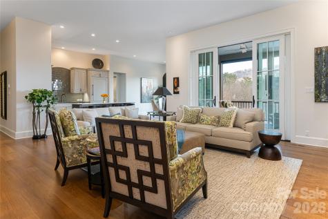 22 Snap Dragon Court Asheville NC 28804