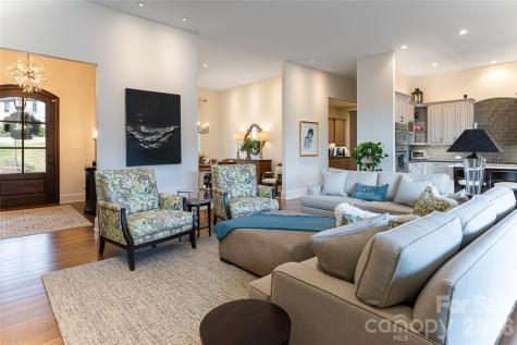 22 Snap Dragon Court Asheville NC 28804