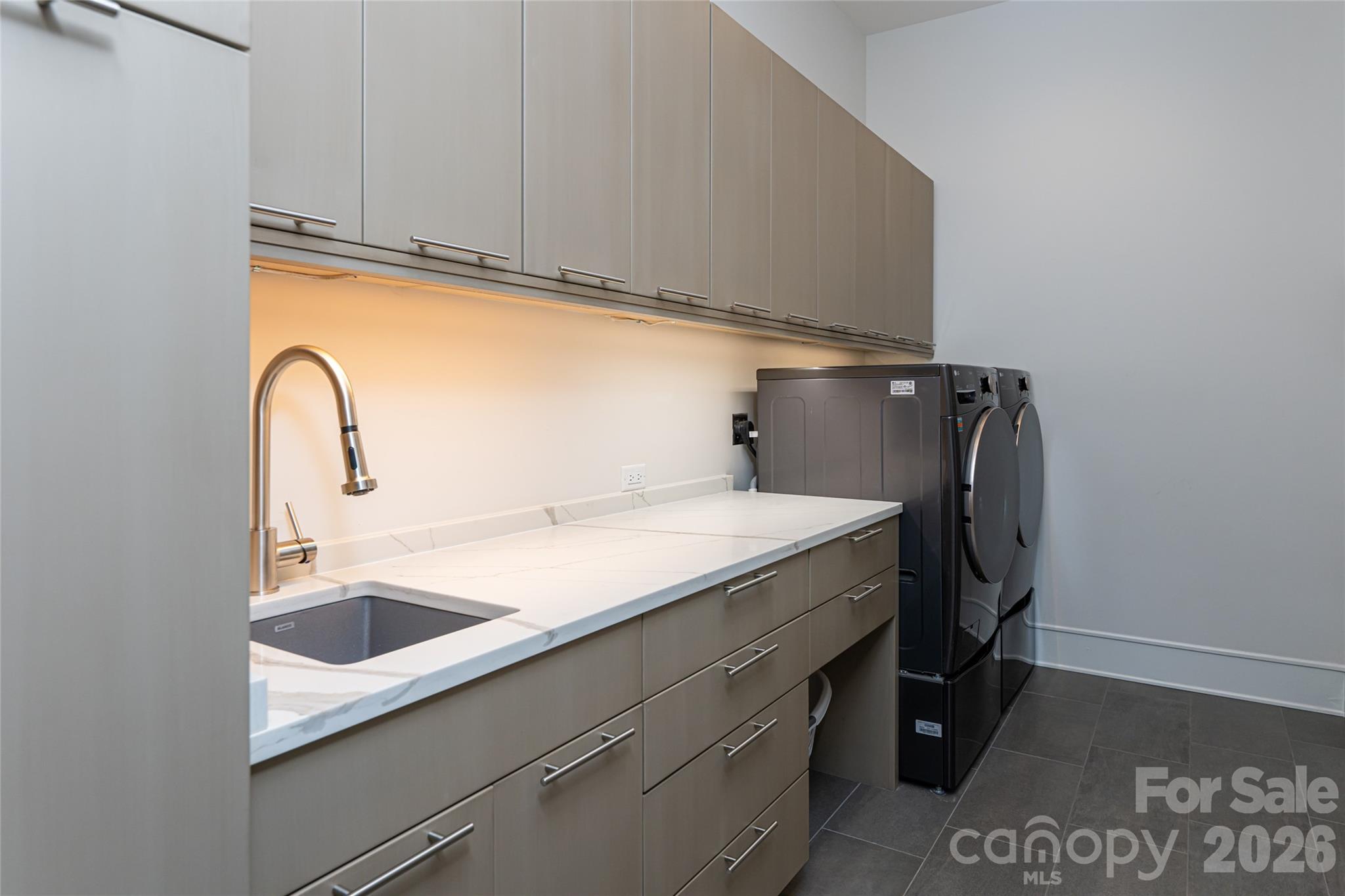 22 Snap Dragon Court Asheville NC 28804