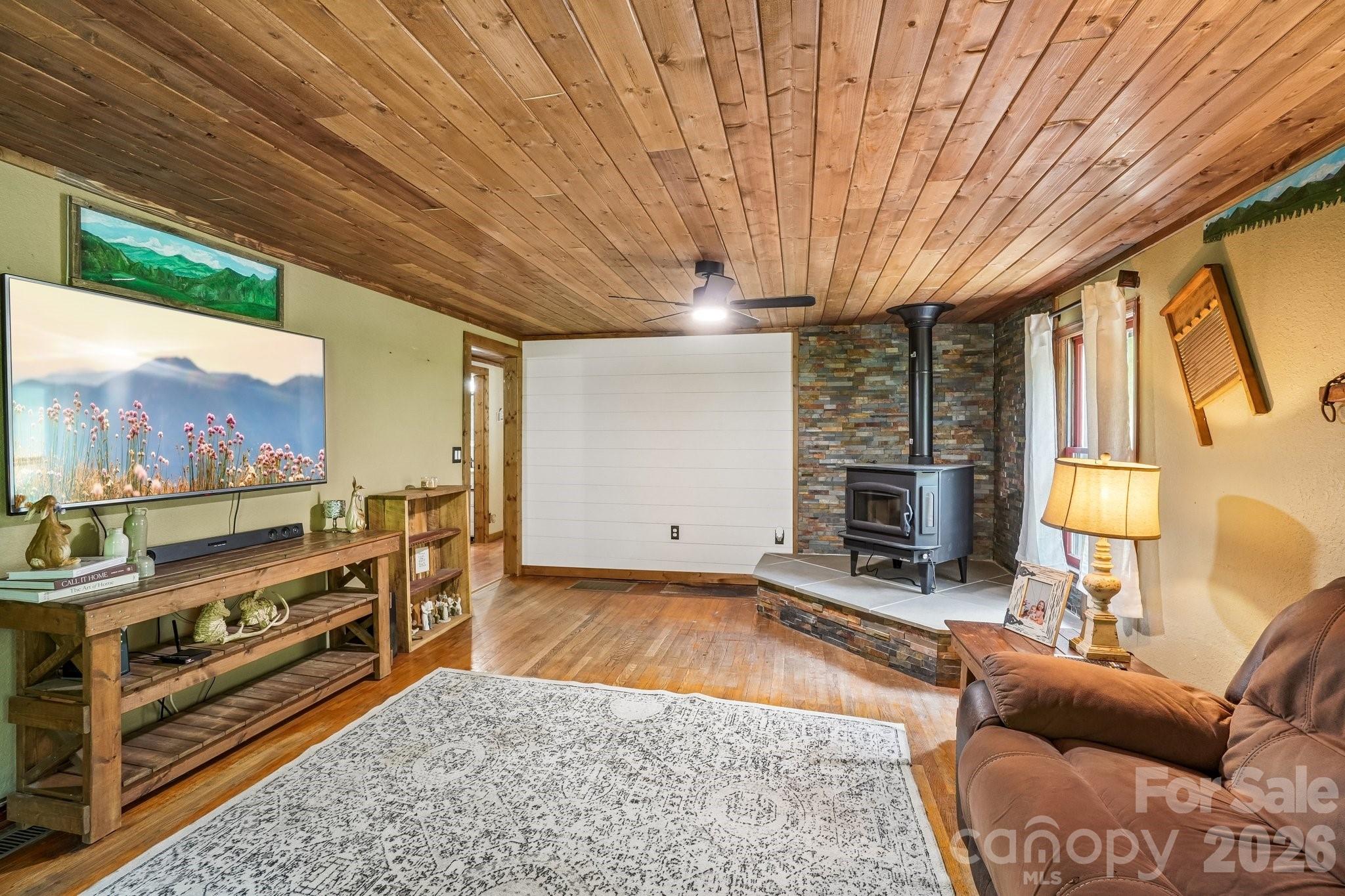 302 Battle Creek Drive Green Mountain NC 28740