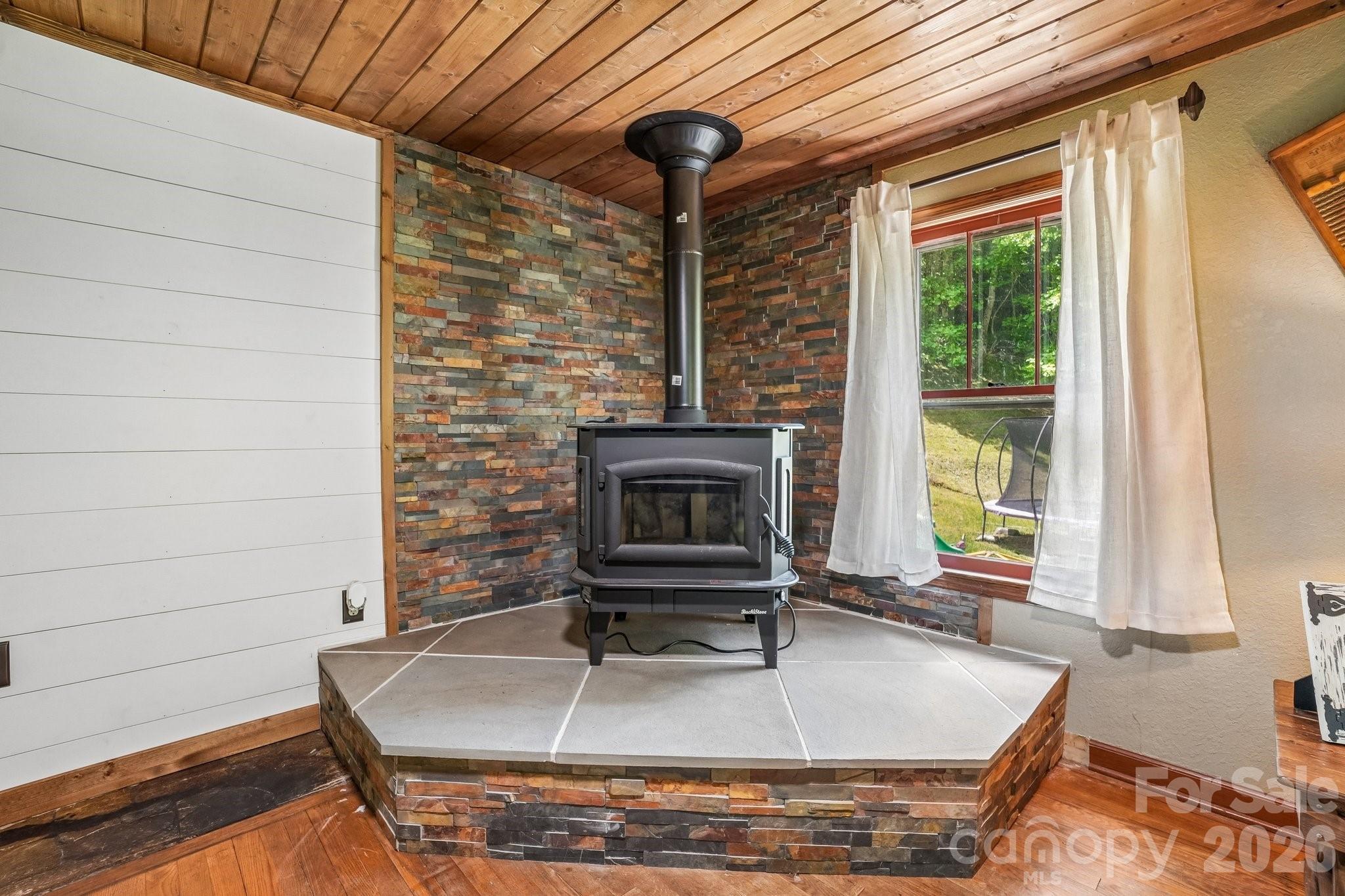 302 Battle Creek Drive Green Mountain NC 28740