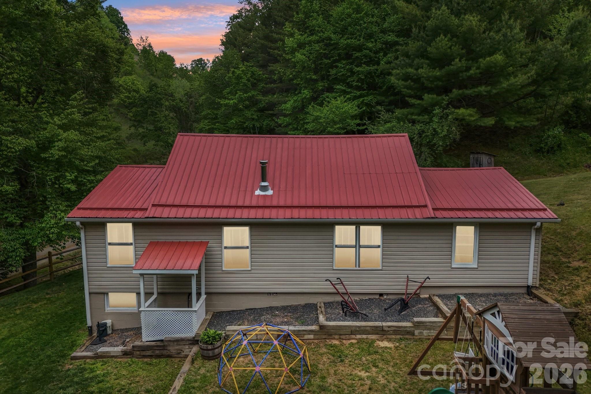 302 Battle Creek Drive Green Mountain NC 28740
