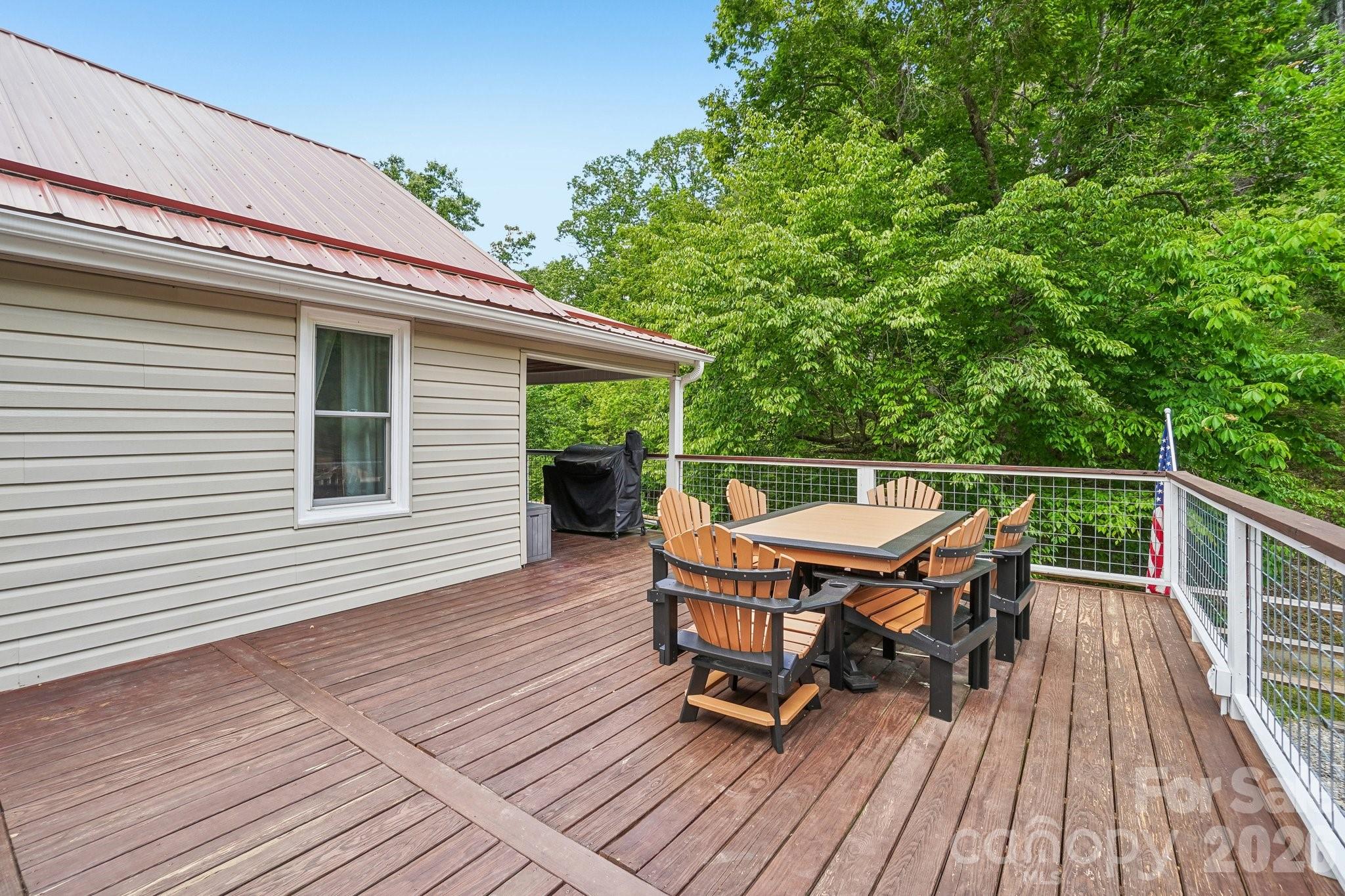 302 Battle Creek Drive Green Mountain NC 28740