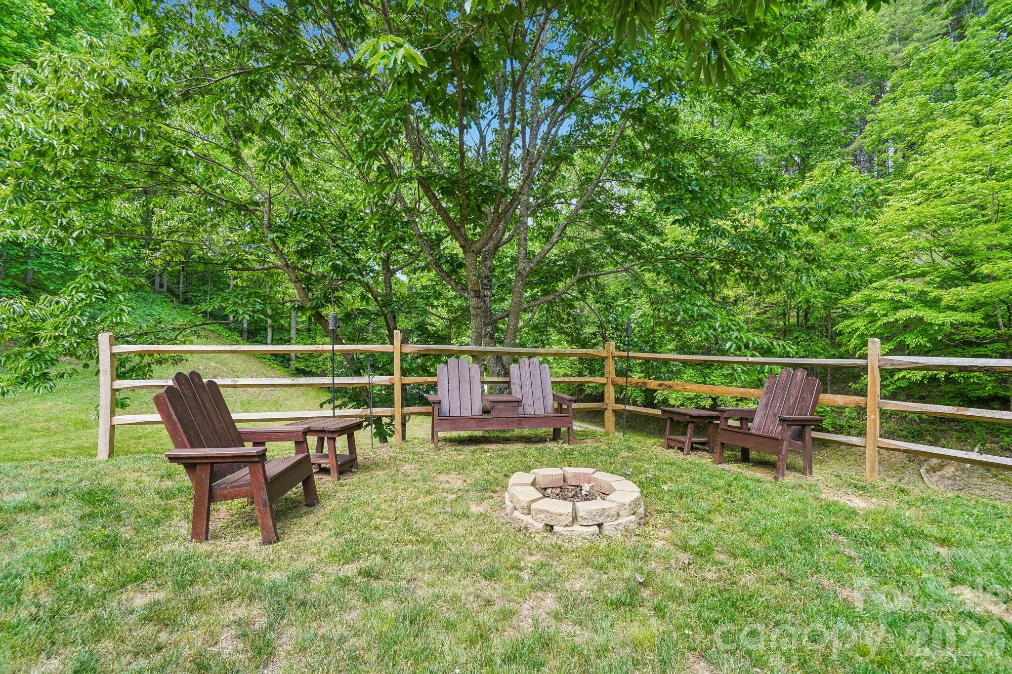 302 Battle Creek Drive Green Mountain NC 28740