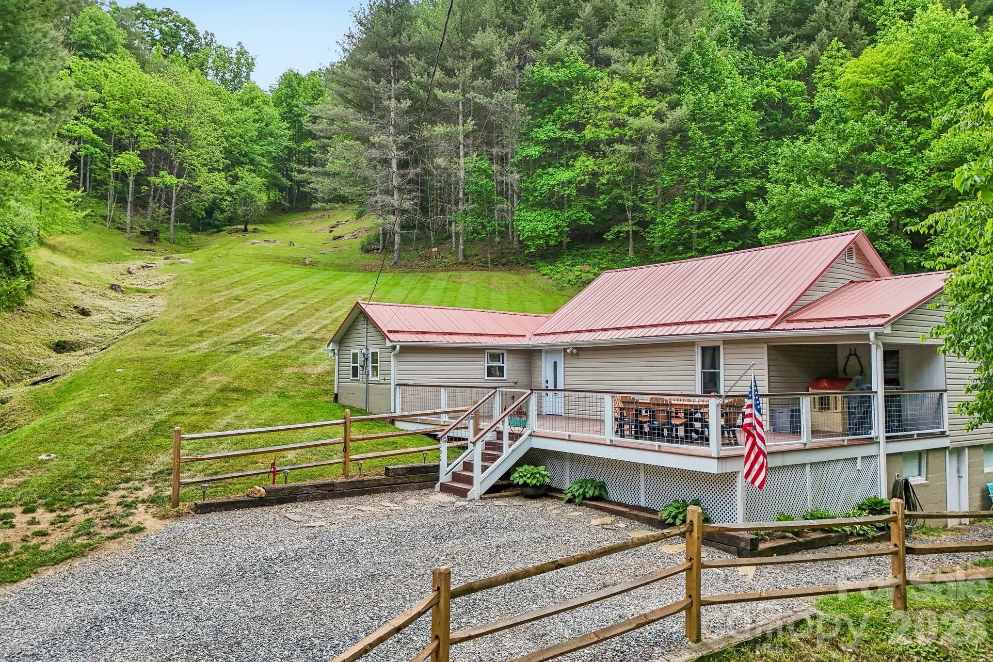 302 Battle Creek Drive Green Mountain NC 28740