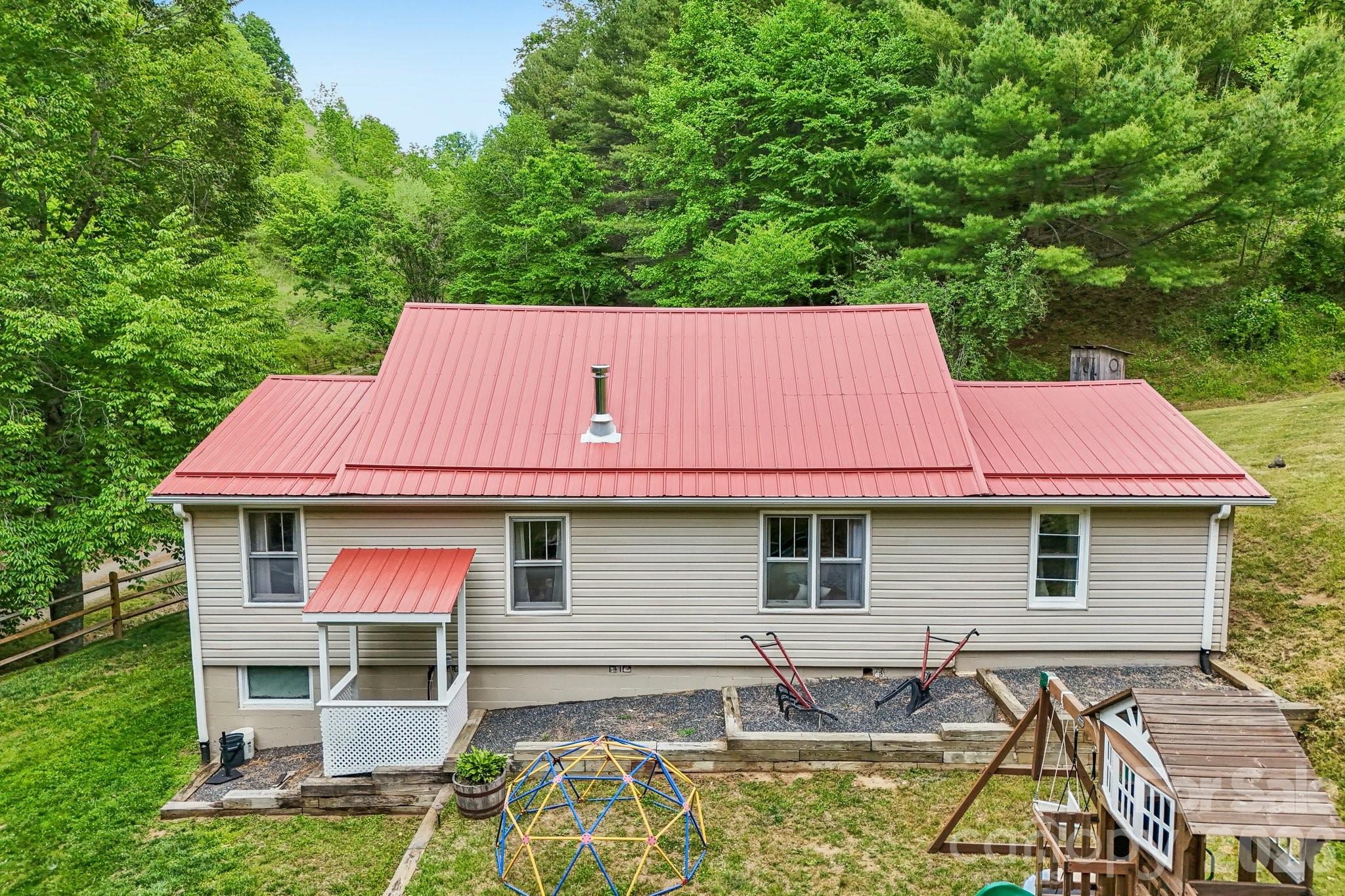 302 Battle Creek Drive Green Mountain NC 28740