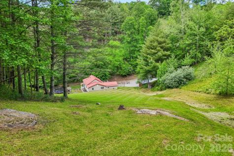 302 Battle Creek Drive Green Mountain NC 28740