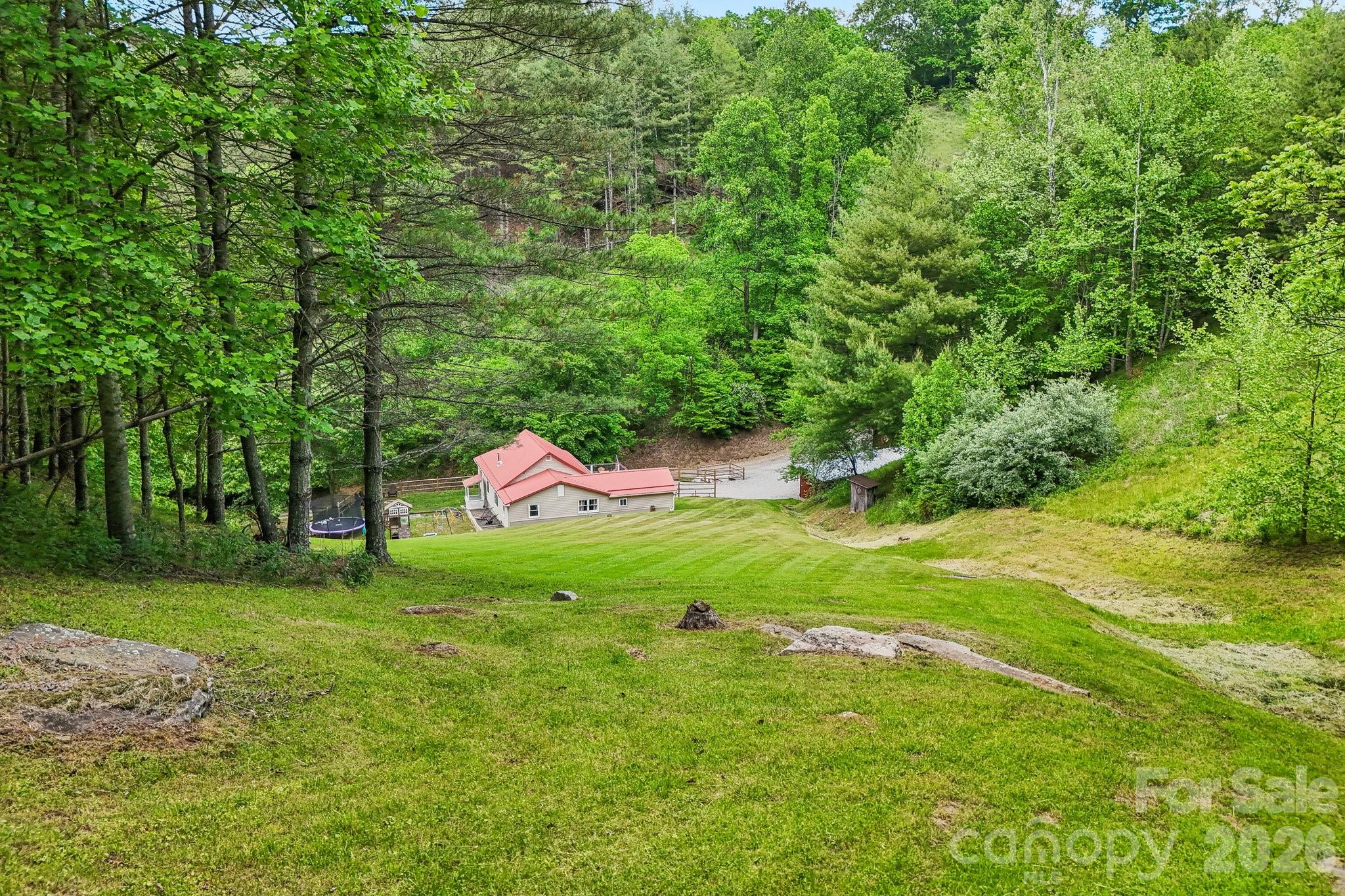 302 Battle Creek Drive Green Mountain NC 28740