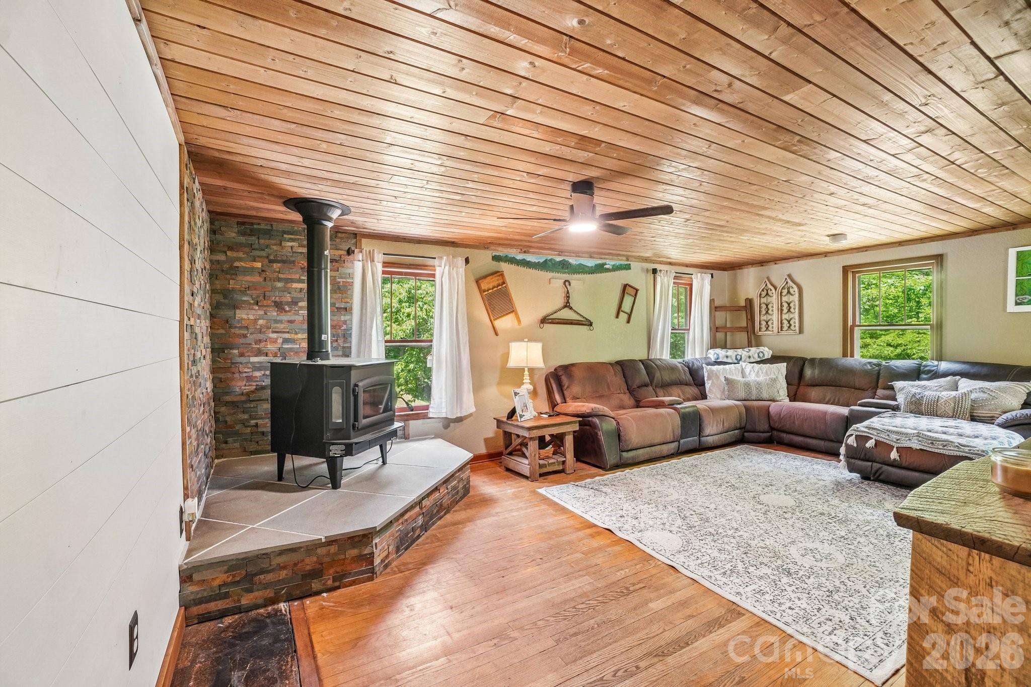 302 Battle Creek Drive Green Mountain NC 28740