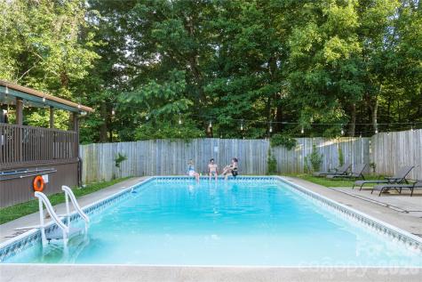 208 Altamahaw Avenue Black Mountain NC 28711