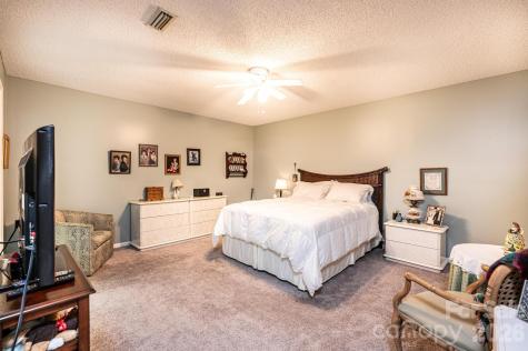 1788 12th Street NE Hickory NC 28601