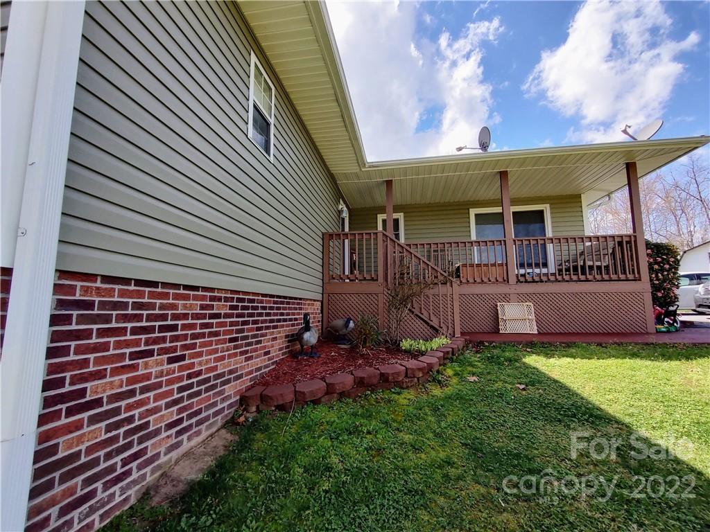 1452 Brackett Town Road Nebo NC 28761