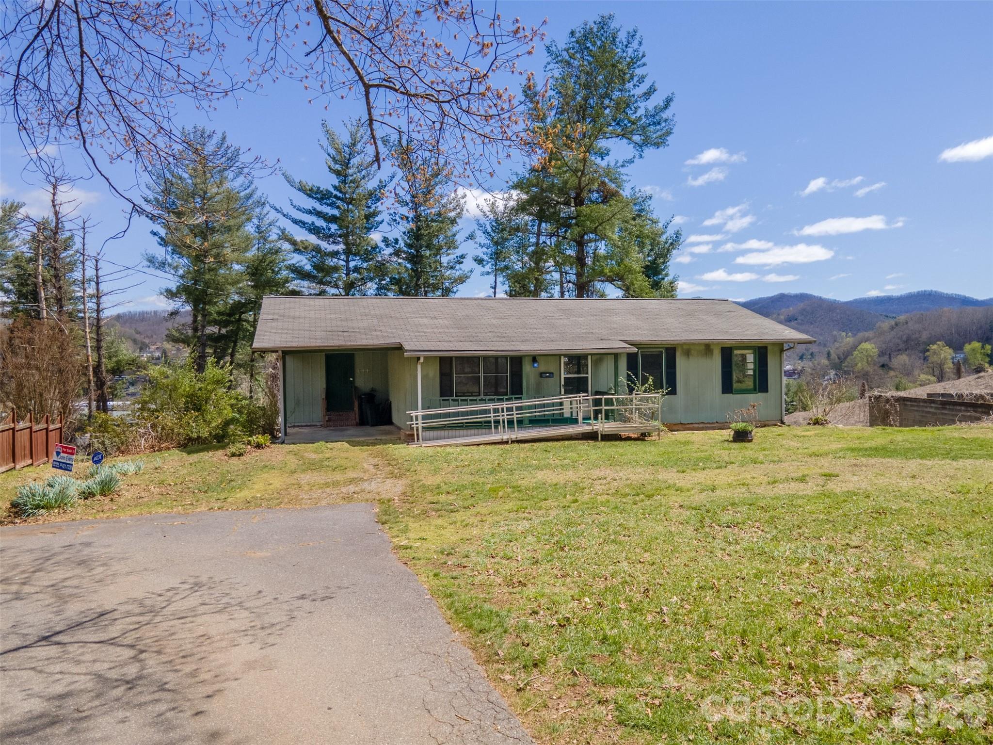 21 Queen Street Sylva NC 28779