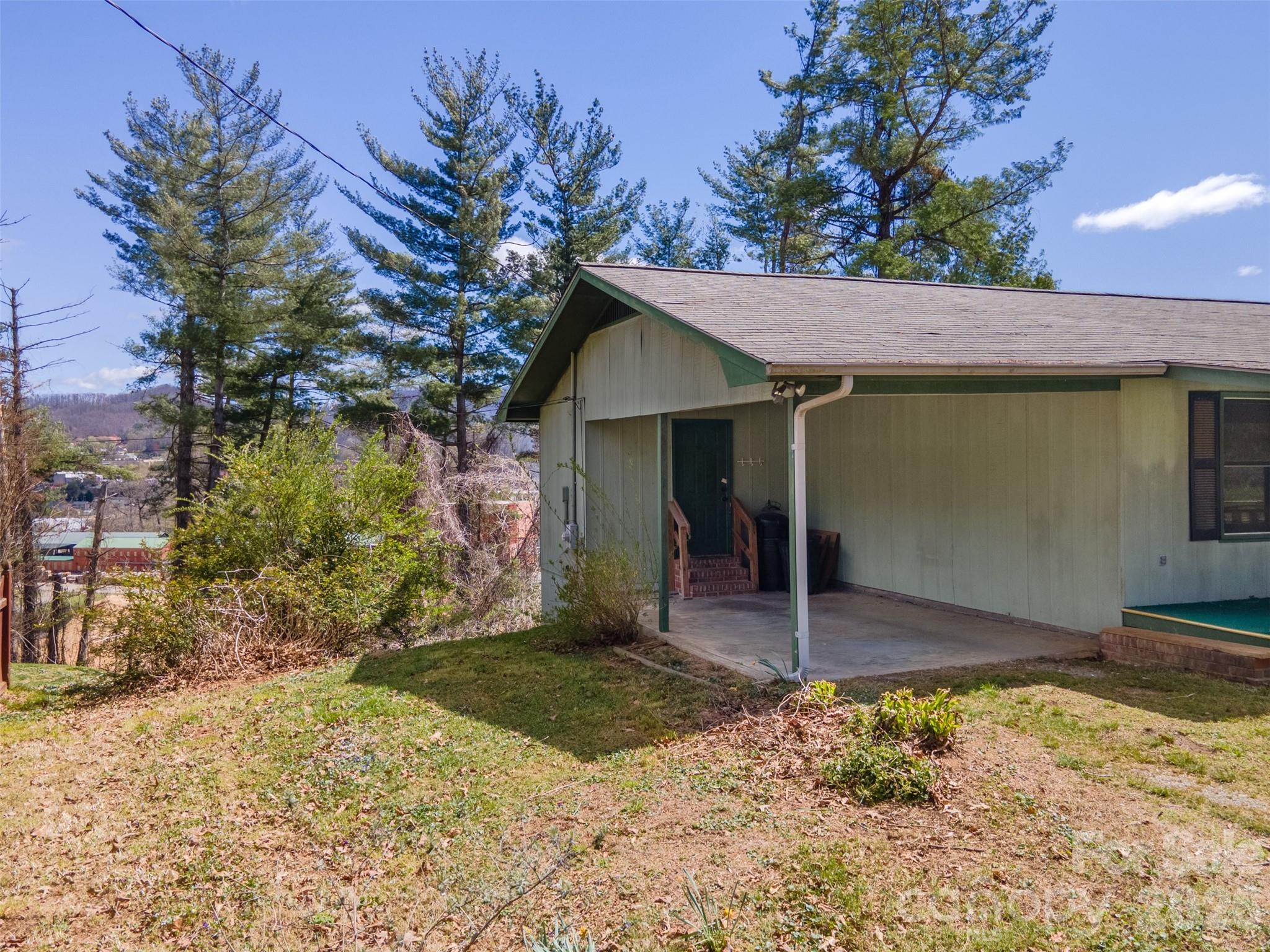 21 Queen Street Sylva NC 28779